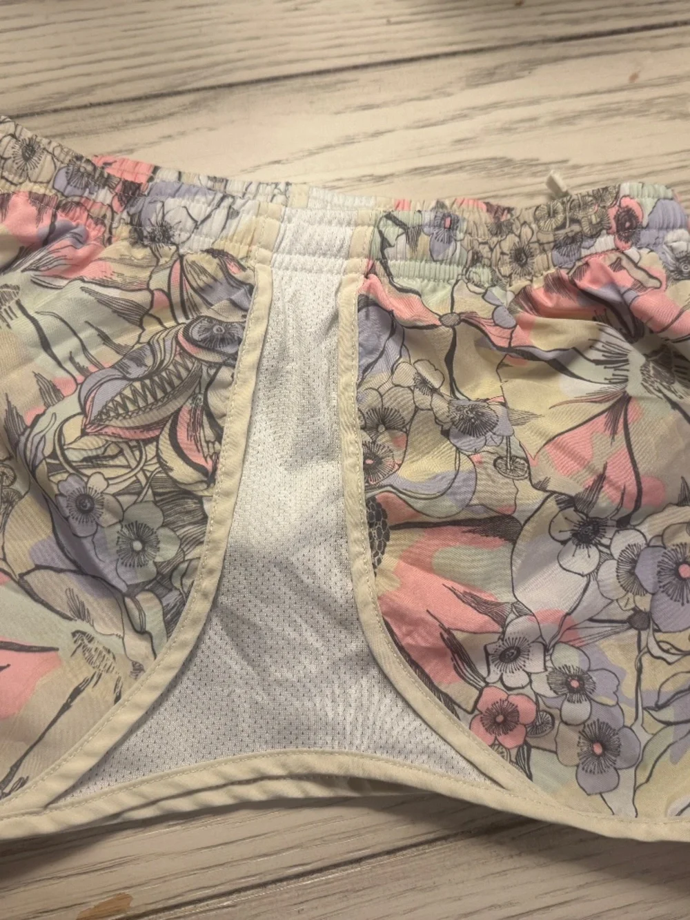 Nike kids tempo athletic shorts orewood/brown/white Big Kid size M floral print